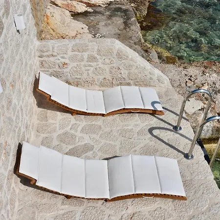 Salt Retreat - Seafront Chalki Town