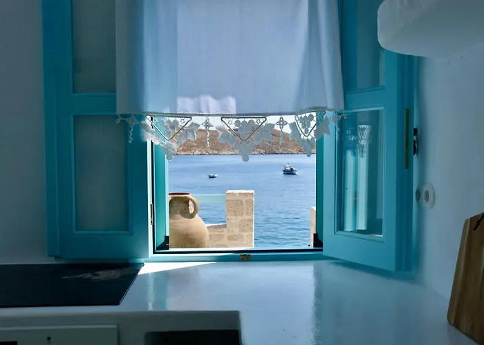 فيلة Salt Retreat - Seafront Chalki Town