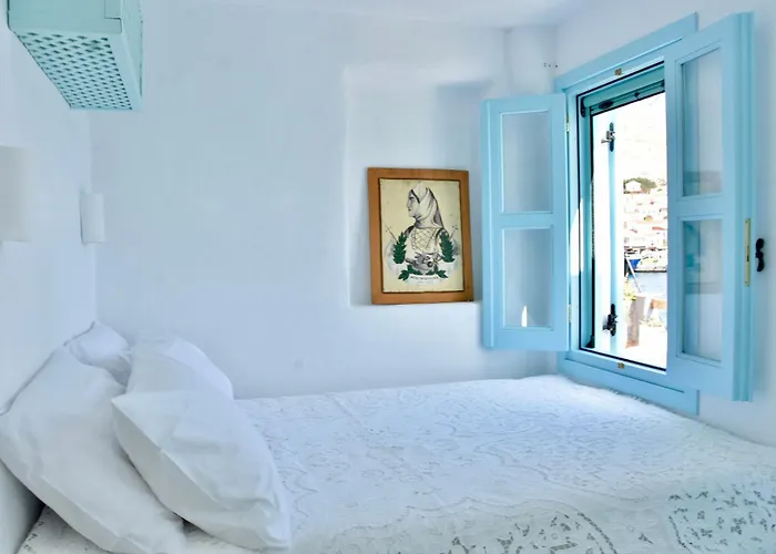 Salt Retreat - Seafront * Chalki Town